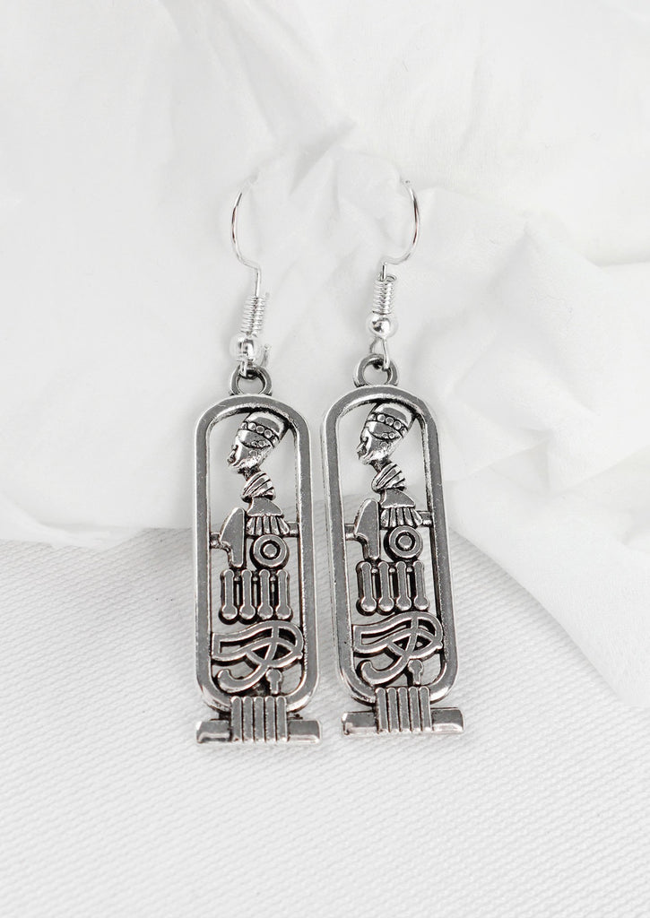 Cartouche Earring on white cloth