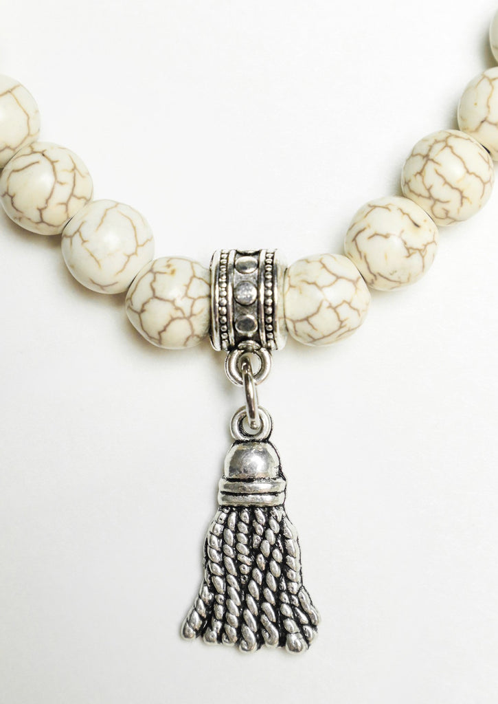 Zoom on tassel of cream marble bracelet